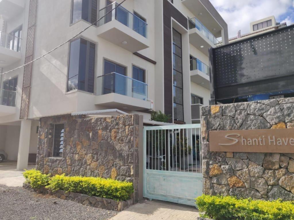 Shanti Haveli Beachfront Apartments Flic-en-Flacq Exteriör bild