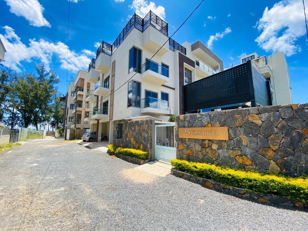 Shanti Haveli Beachfront Apartments Flic-en-Flacq Exteriör bild