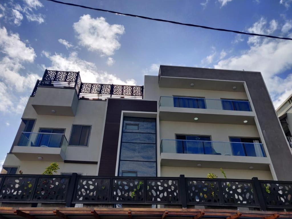 Shanti Haveli Beachfront Apartments Flic-en-Flacq Exteriör bild