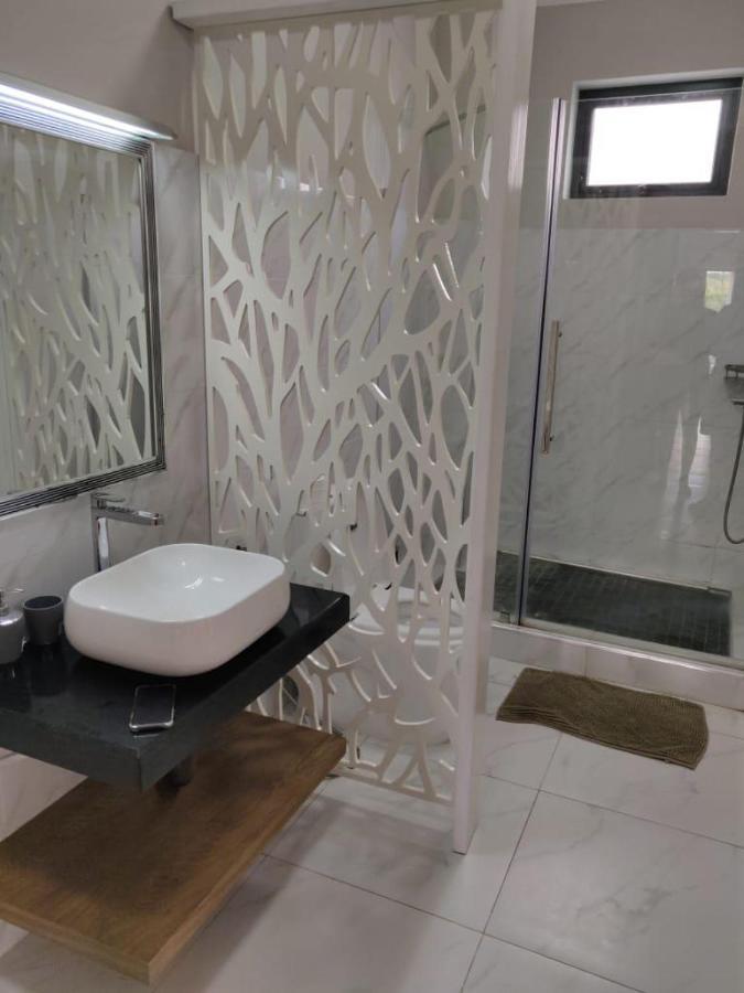 Shanti Haveli Beachfront Apartments Flic-en-Flacq Exteriör bild