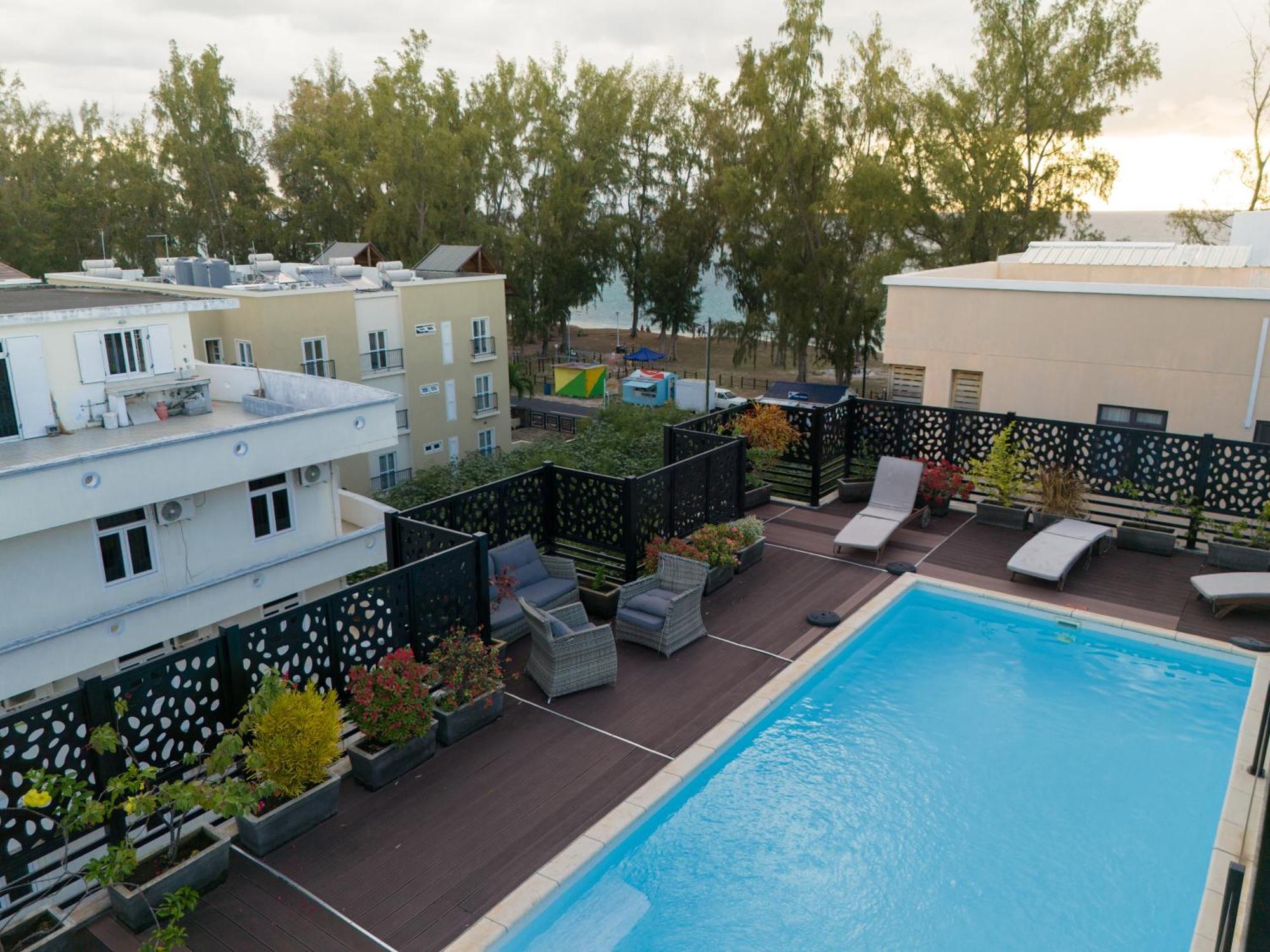 Shanti Haveli Beachfront Apartments Flic-en-Flacq Exteriör bild