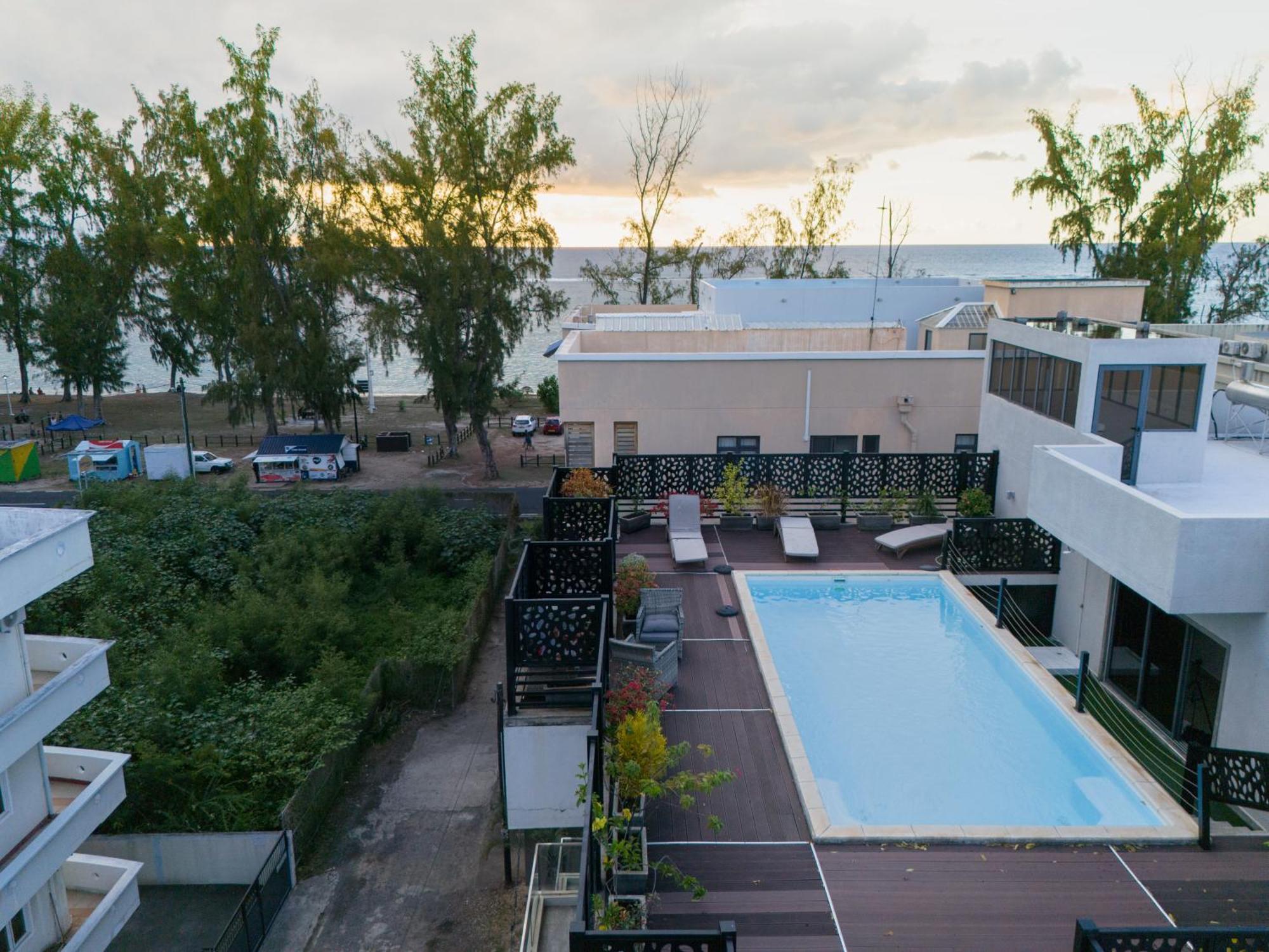 Shanti Haveli Beachfront Apartments Flic-en-Flacq Exteriör bild
